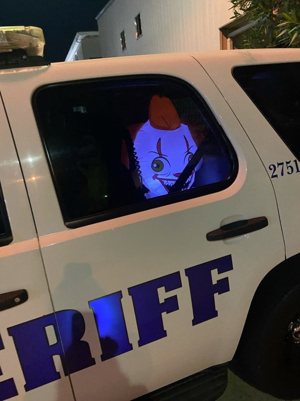 Deputy’s ‘It’ clown gets La. town into the Halloween spirit   By:
