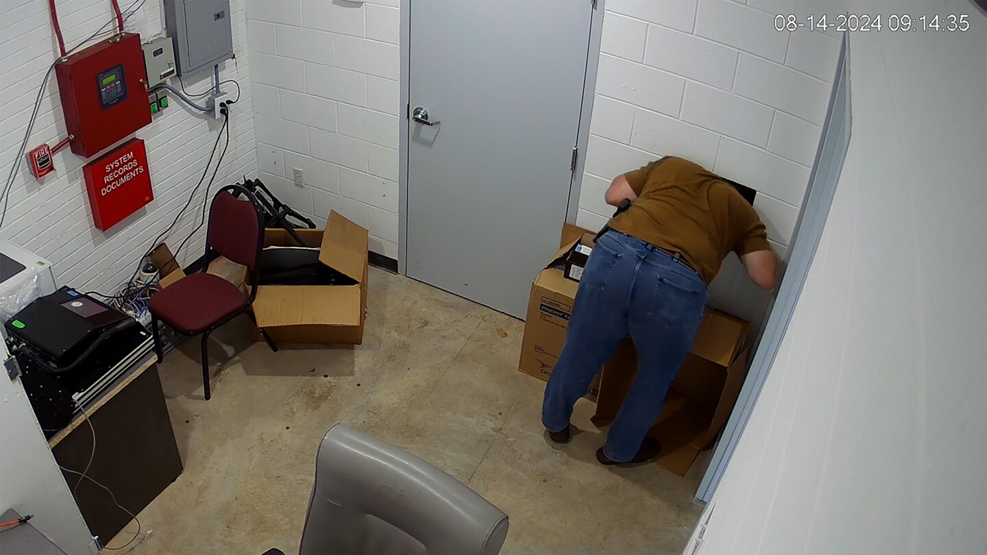 Ala. city leaders vote to replace, rebuild troubled police department