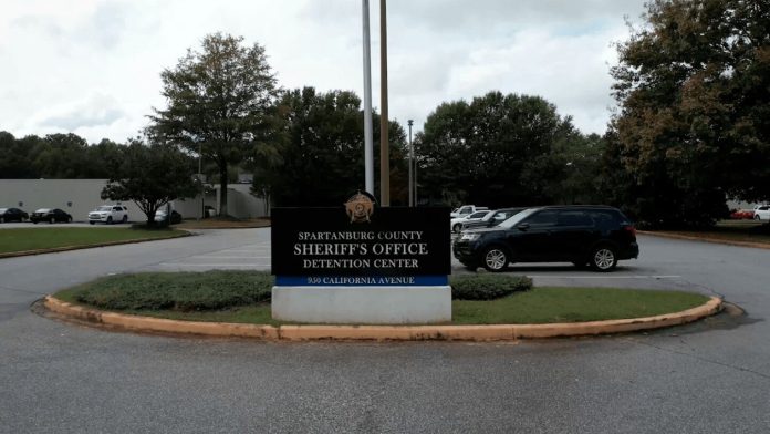 S.C. corrections deputy shoots self in leg while inspecting gear